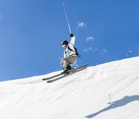 中国短道队新赛季启航，青春风暴席卷冰场，敢拼才会赢铸就未来