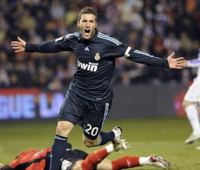 新帅刘建业接任重庆铜梁龙，强援冯劲加盟点燃保级希望